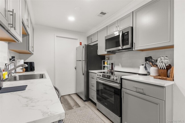 Building Photo - 87 Birchwood Rd