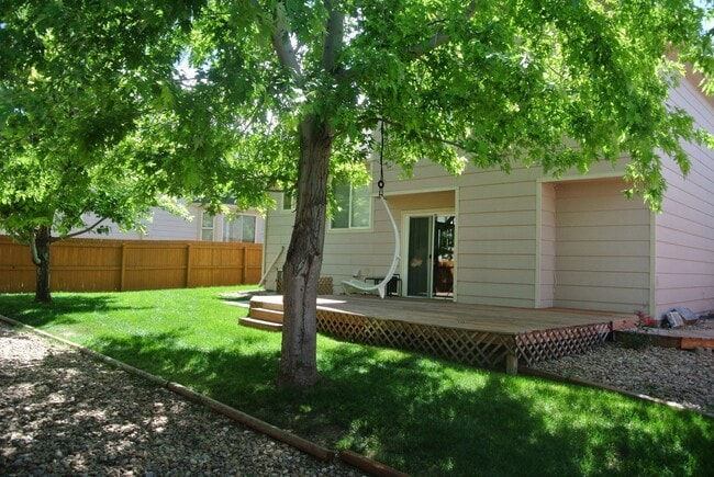 Building Photo - Wonderfully updated and maintained 3 bedro...