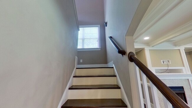 Building Photo - Custom 4 BD/2.5 BA Home with Community Pool, Water Access and Day Dock!