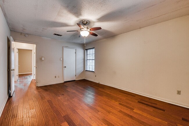 Building Photo - Spacious Home for Rent!