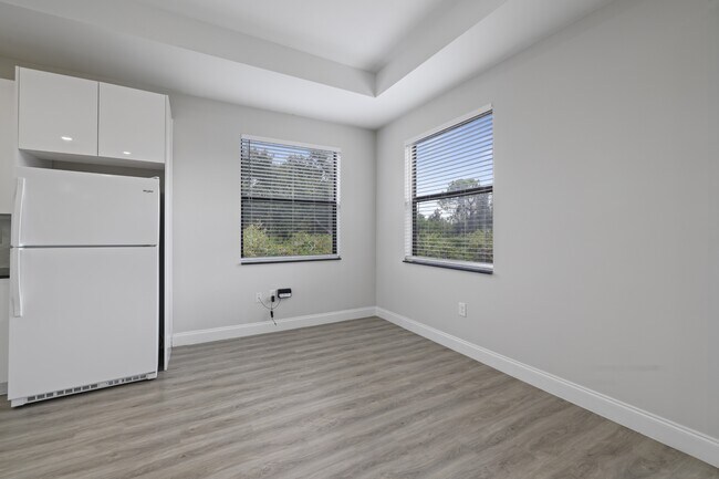 Building Photo - 679 Windermere Dr