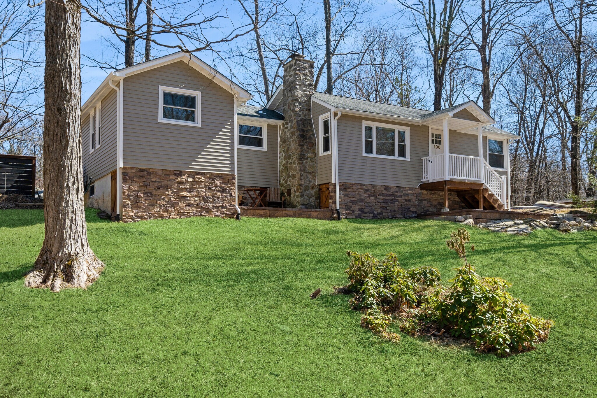 Building Photo - 100 Poplar Ln