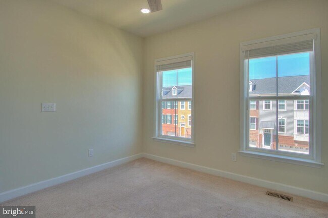 Building Photo - 42629 Oak Pk Sq