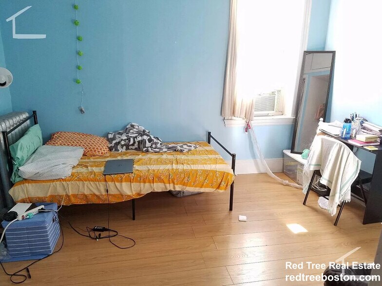 Building Photo - 56 Park Vale Ave