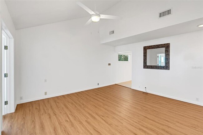 Building Photo - 4051 N Shell Rd