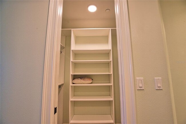 Building Photo - 830 The Esplanade N