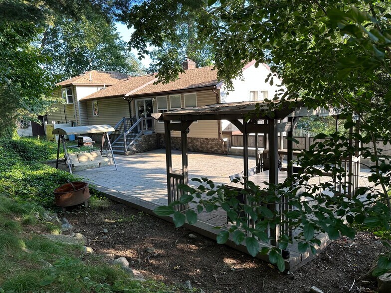 Building Photo - 35 Glen Cir