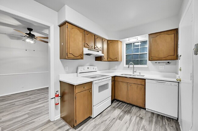Building Photo - $1,700.00 - 2 Beds 1 Bath, Single Family H...