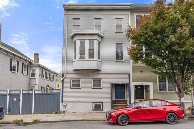 Building Photo - 377 Dorchester St