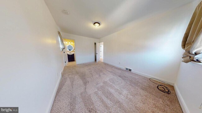 Building Photo - 8902 Blue Grass Rd