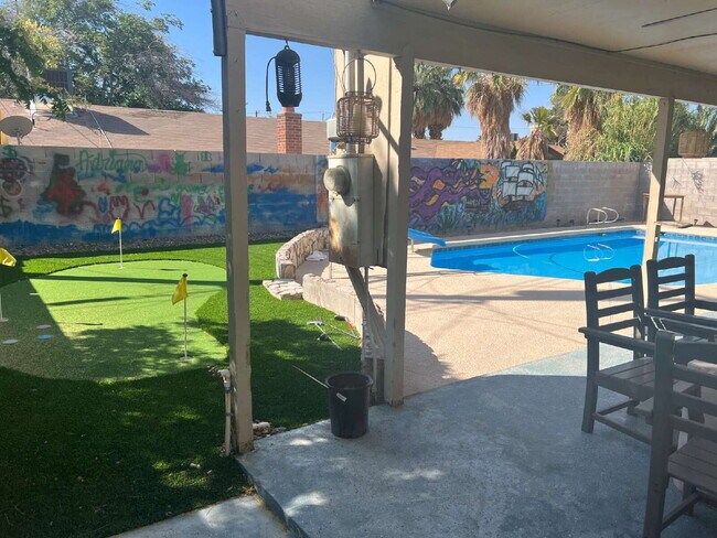 Building Photo - 5 bedroom home with a pool!