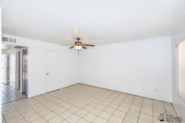 Building Photo - 1931 Paris Ct