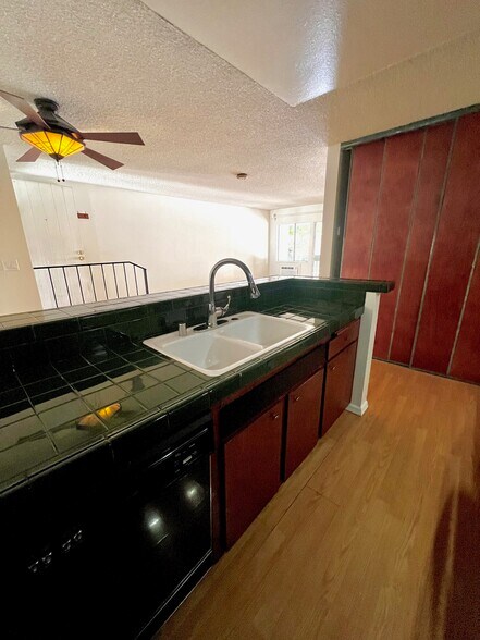 Building Photo - 4900 Overland Ave