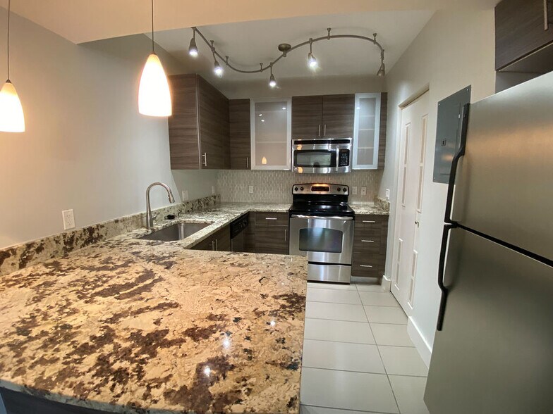 Building Photo - 64 Isle of Venice Dr