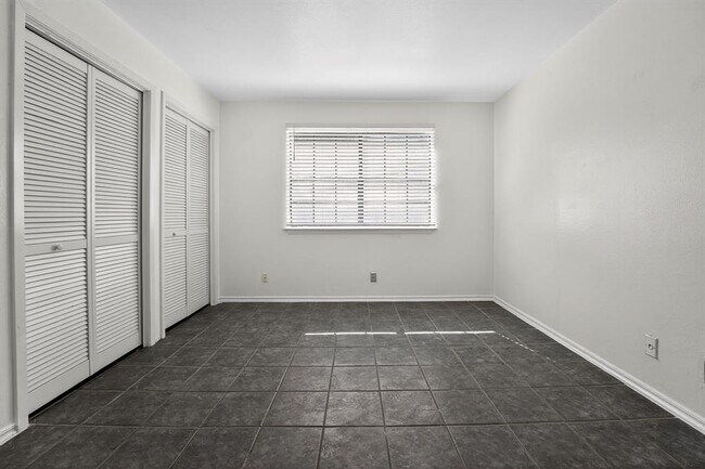 Building Photo - 2906 West Ave