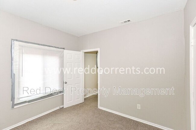 Building Photo - 2901 N Chester Ave