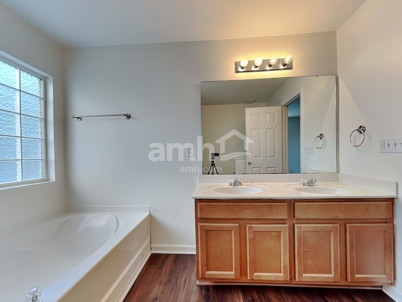 Building Photo - 2811 Marville Ct