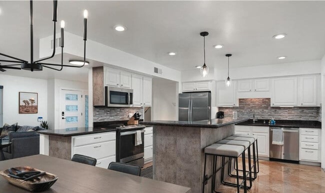 Building Photo - 8620 E San Miguel Ave