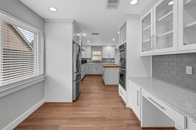 Building Photo - 4738 Whispering Falls Dr