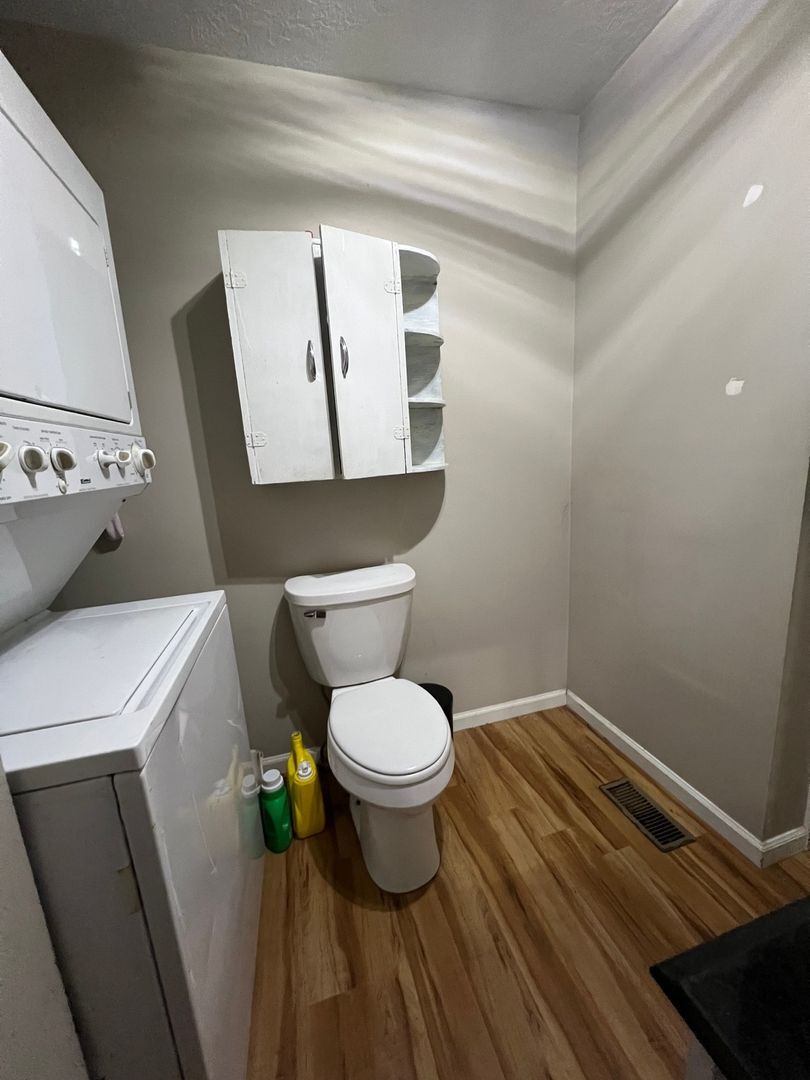 Building Photo - 317 Guthrie Dr