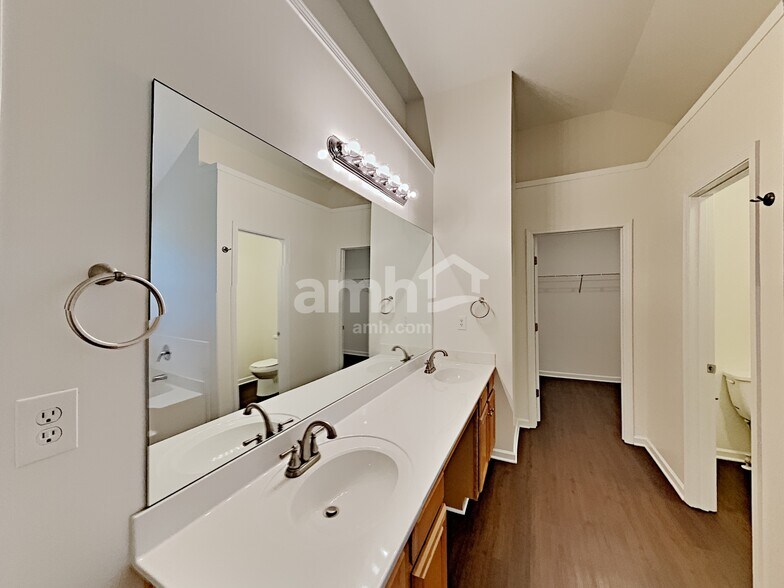 Building Photo - 412 Farmwood Way