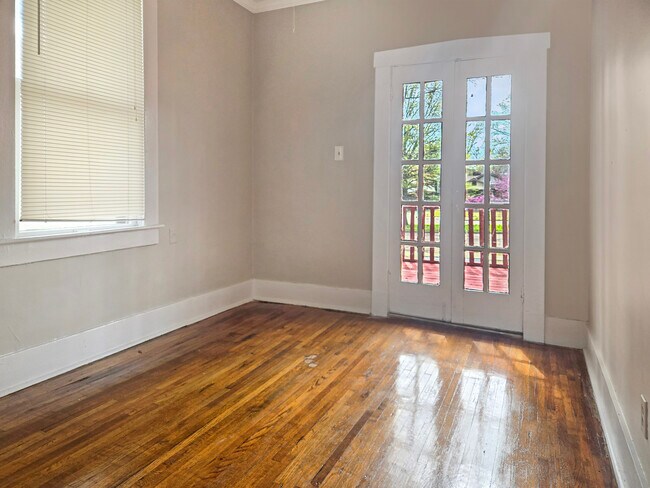 Building Photo - 1534 N Parkway