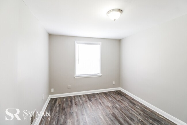 Building Photo - Nice 4BR 1.5BA Brick Home