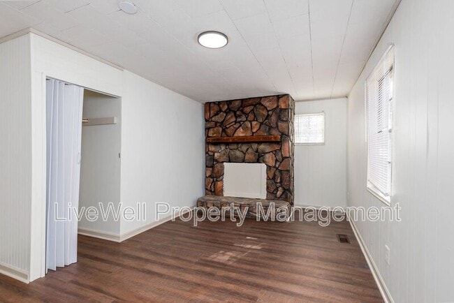 Building Photo - 408 Miles Ave