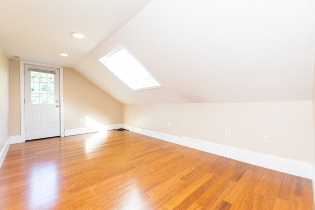 Building Photo - 27 Shannon St