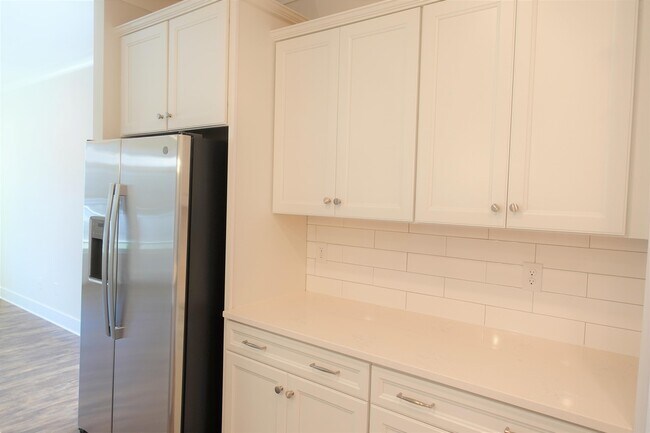 Building Photo - 160 Xander Dr