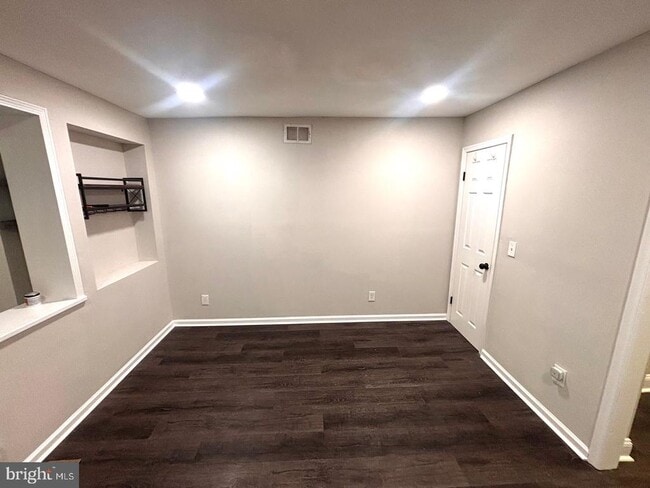 Building Photo - 809 Morris St