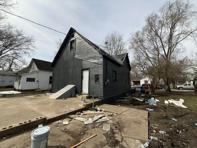 Building Photo - 428 S 15th St