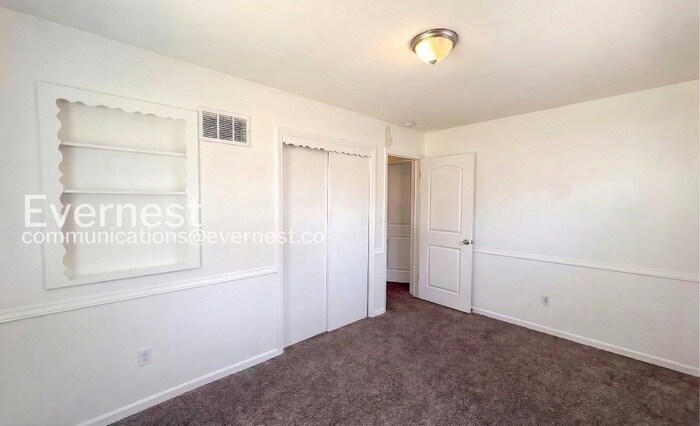 Building Photo - 7701 W 95th Terrace