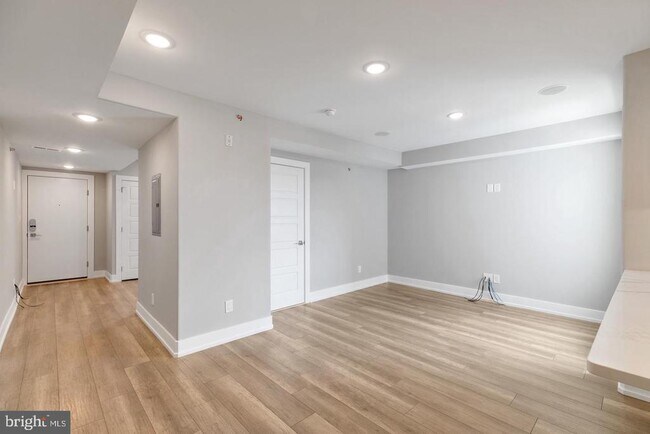 Building Photo - 419 W Cumberland St