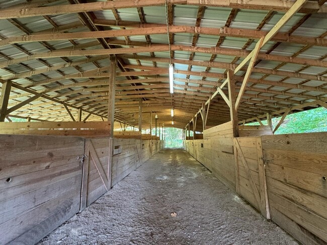 Building Photo - 1680 Lower Hatcher Creek Rd