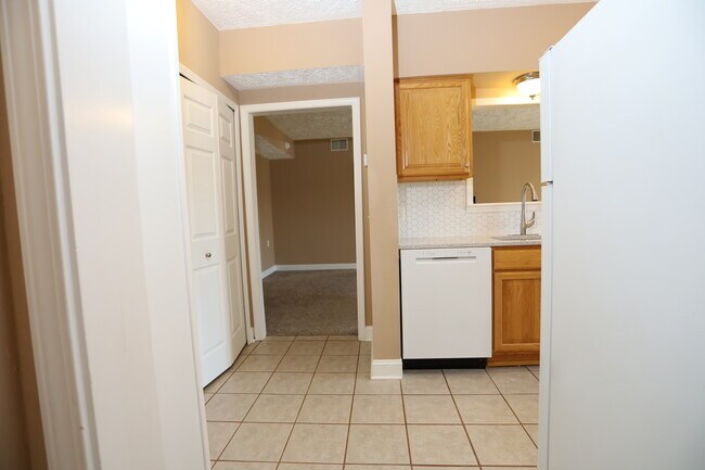 Kitchen - 3738 Riverbed Lane Southeast