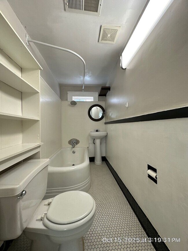 Building Photo - RHODES AREA 4 Bedroom Home Now Available F...