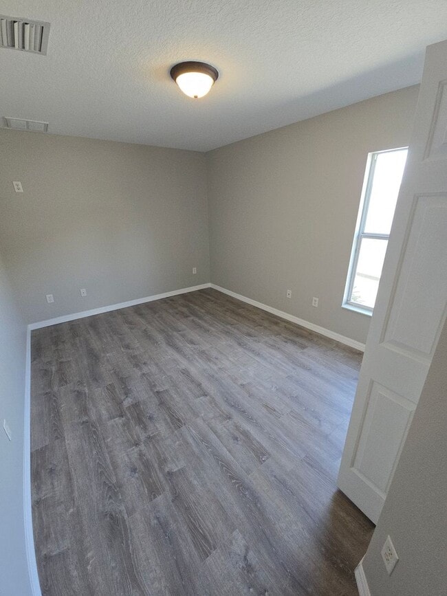 Building Photo - Newly Renovated 4/3 w/pool