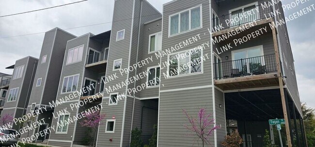 Building Photo - 1445 Fagan St