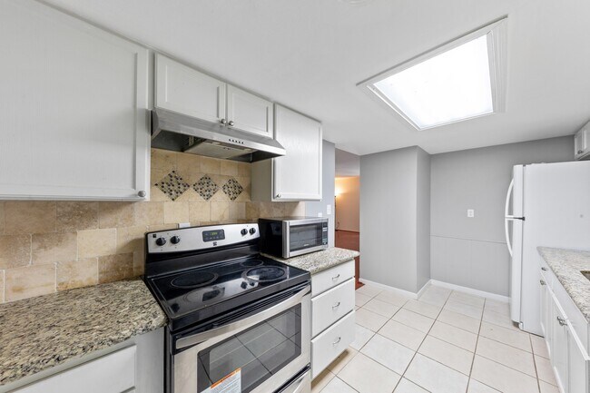 Building Photo - 12633 Memorial Dr