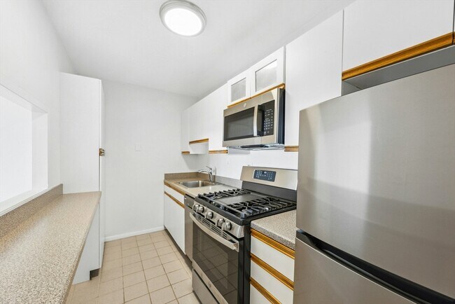 Building Photo - 6 Whittier Pl