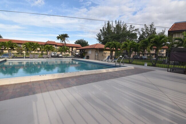 Building Photo - 21895 Lake Forest Cir