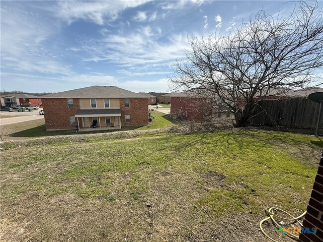 Building Photo - 705 S Amy Ln