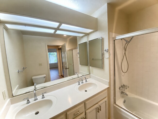 Building Photo - Large, open-concept 2-bedroom home in Mission San Jose!
