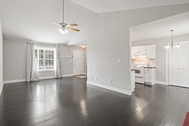 Building Photo - 1000 Meadowgreen Dr