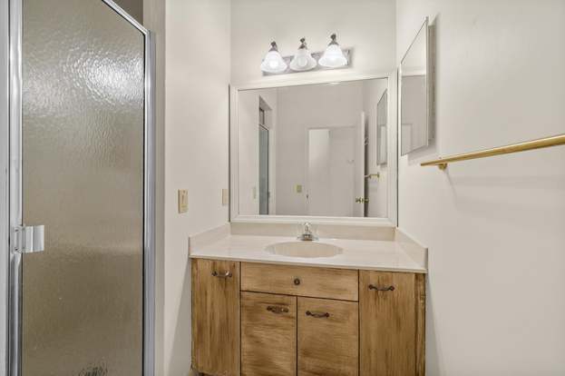 Building Photo - 604 Parkside Pl