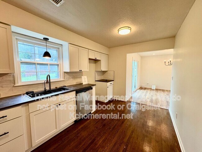 Building Photo - 307 E Main St