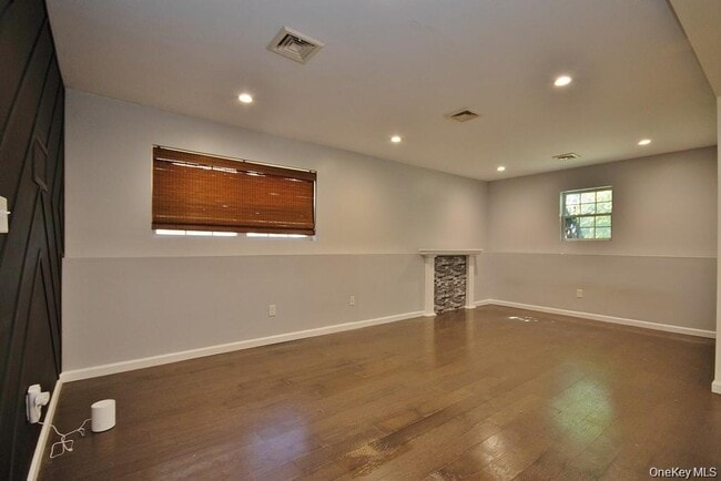 Building Photo - 346 Angelo Dr