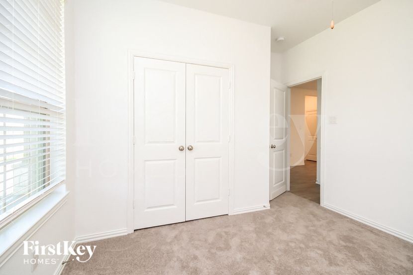 Building Photo - 15122 Arlington Park Ave