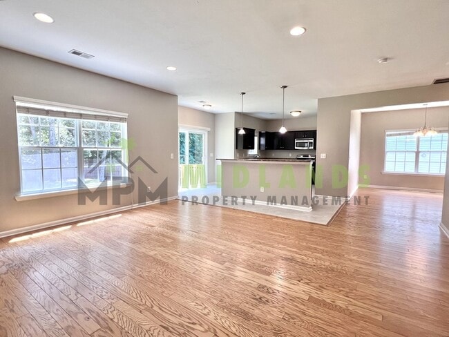 Building Photo - 464 Edenhall Dr